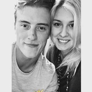 Meet your Posher, Stuart